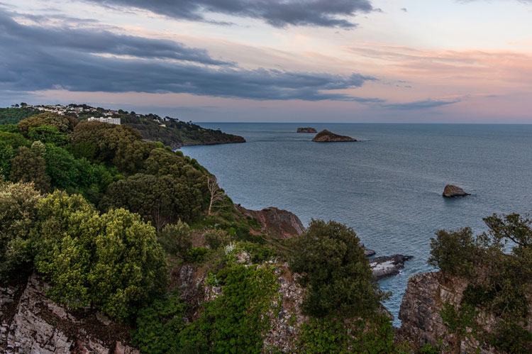 cliff top house large v hart