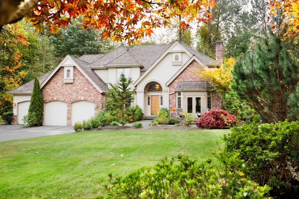 Grand house in early Autumn as the leaves begin to turn.