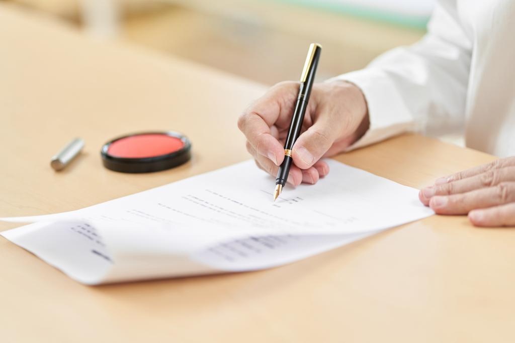 Elderly person signing their will